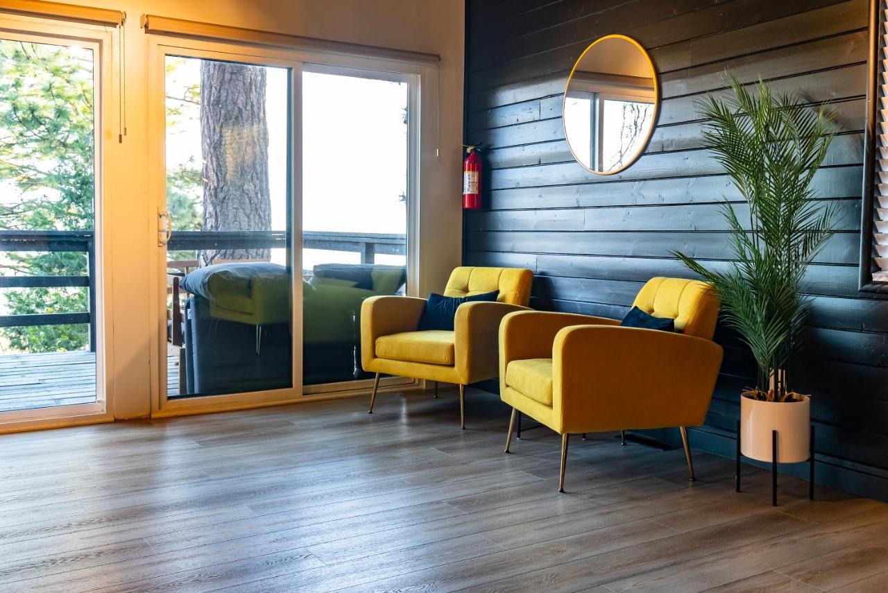 Updated Mountain Cabin Retreat With 180 Views Off Deck And Balcony Running Springs 외부 사진